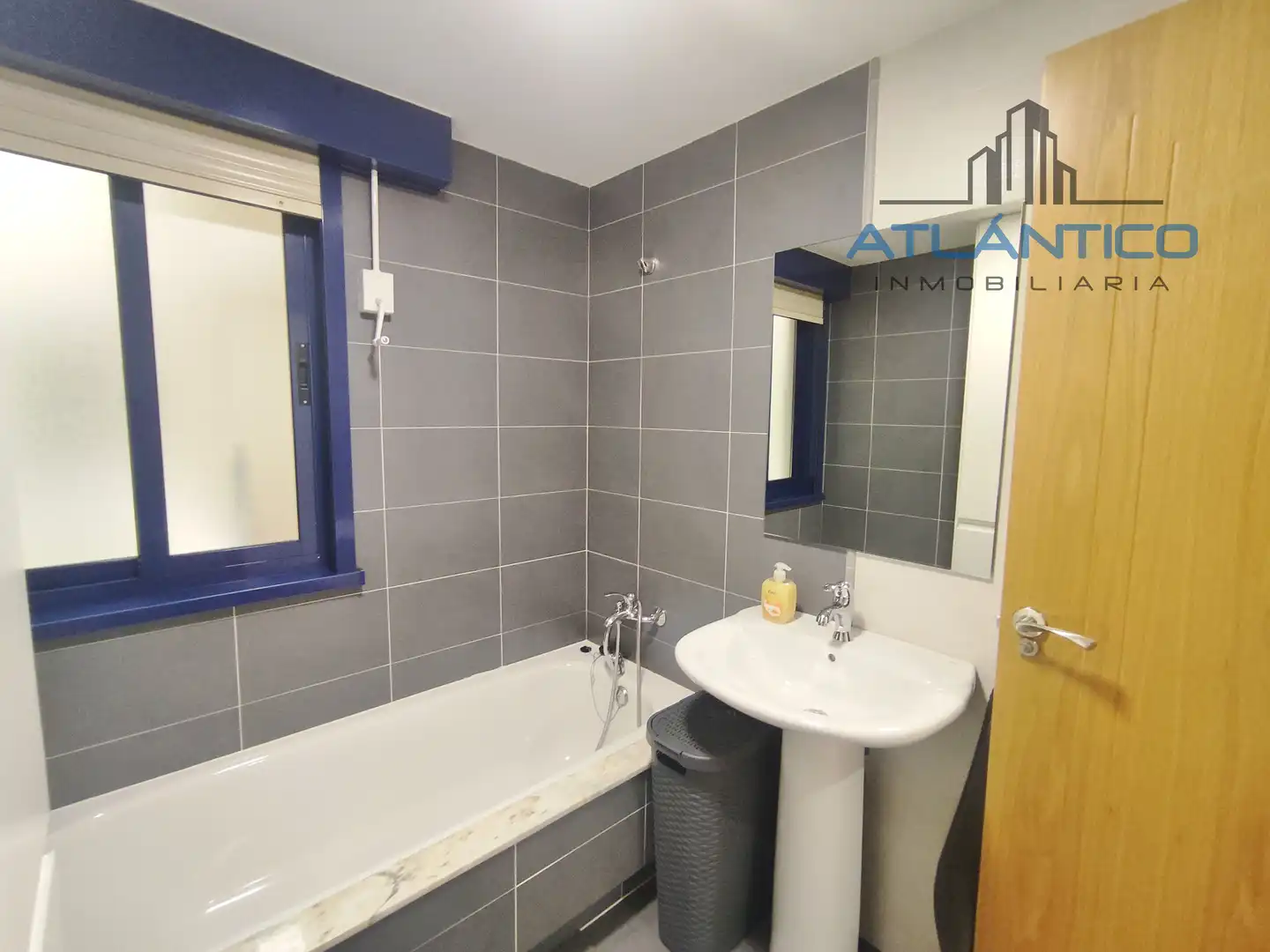 Wohnung zur Miete in Avenida de Bértoa, Carballo