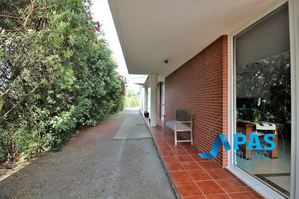 Vista exterior de Casa o xalet en venda en Santander amb Calefacció, Jardí privat i Terrassa