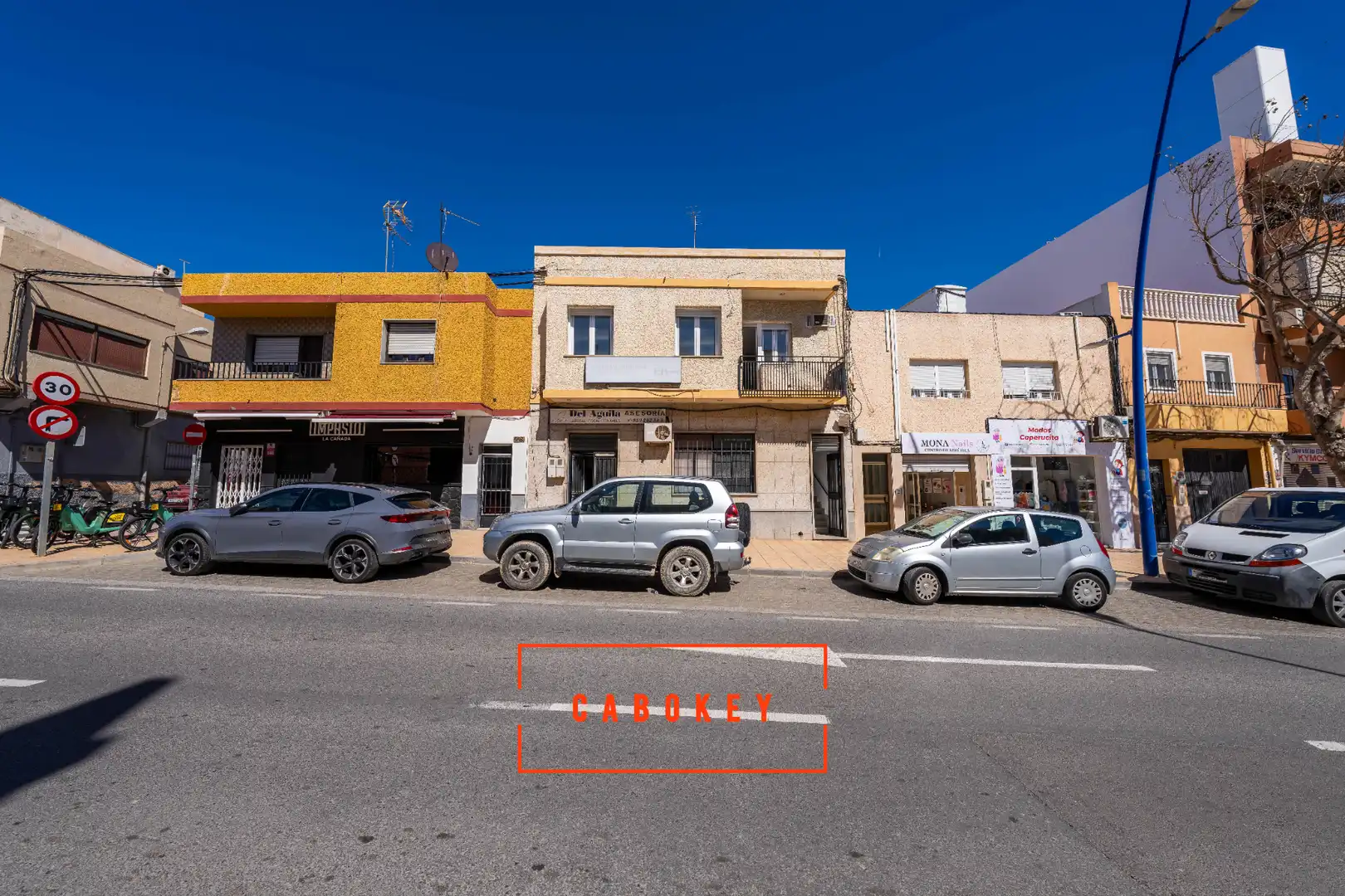 Vista exterior de Casa adosada en venta en Almería con Terraza