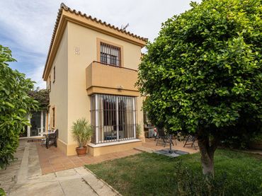 Casa aparellada amb balcó en venda a Jerez norte - Montealto - Pozoalbero