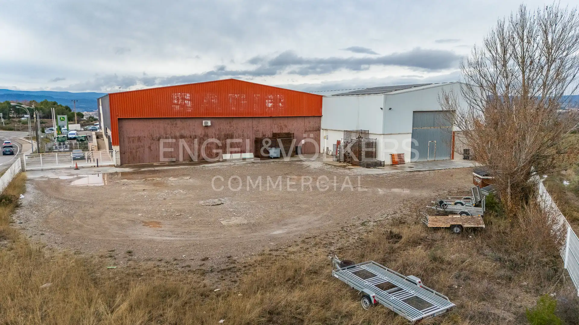 Vista exterior de Nau industrial en venda en Manresa