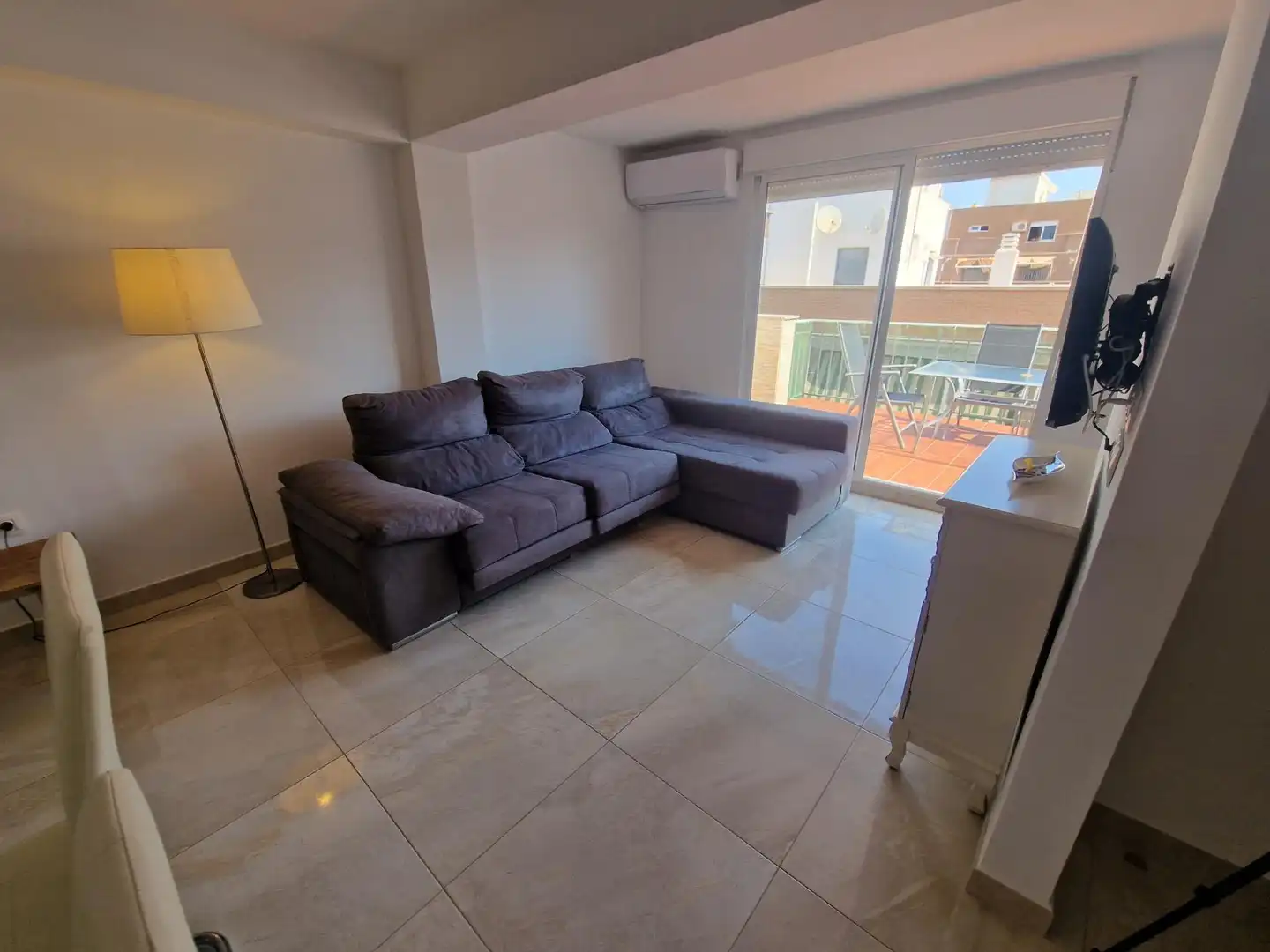 Wohnzimmer von Dachboden zum Verkauf in Águilas mit Klimaanlage und Möbliert