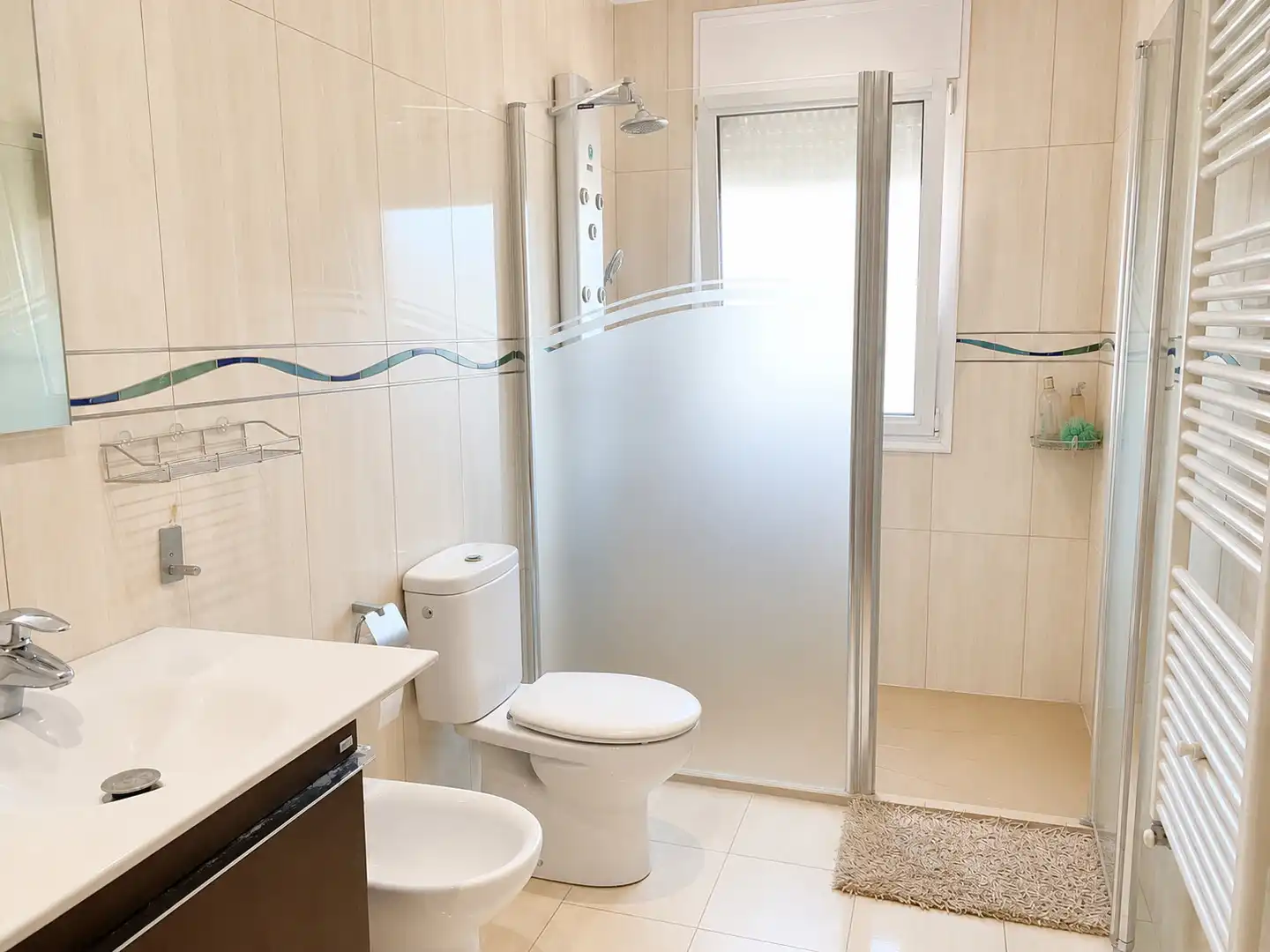 Bany de Casa o xalet en venda en Sant Climent Sescebes amb Aire condicionat, Calefacció i Jardí privat