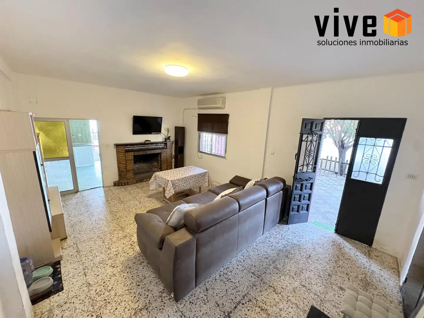 Living room of Detached homes for sale in Mairena del Aljarafe  with Air Conditioner, Heating and Private garden