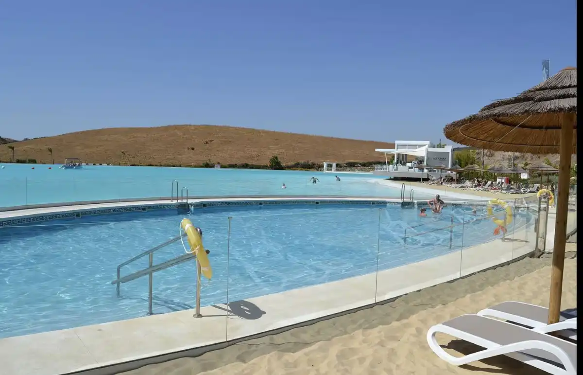 Piscina de Apartament en venda en Casares amb Aire condicionat, Terrassa i Traster