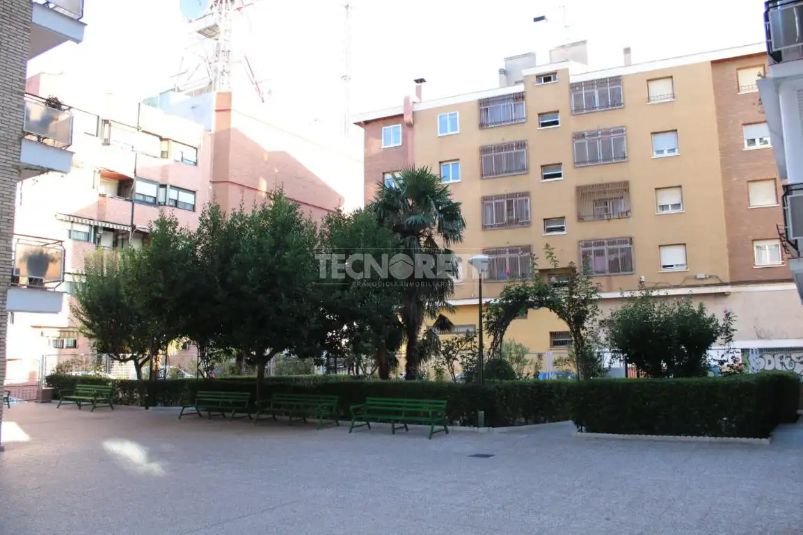 Vista exterior de Pis en venda en Guadalajara amb Calefacció, Parquet i Terrassa