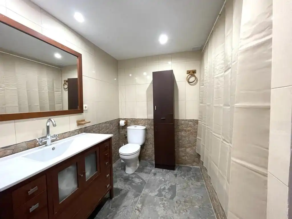 Baño de Finca rústica en venta en Amezketa con Calefacción, Jardín privado y Terraza
