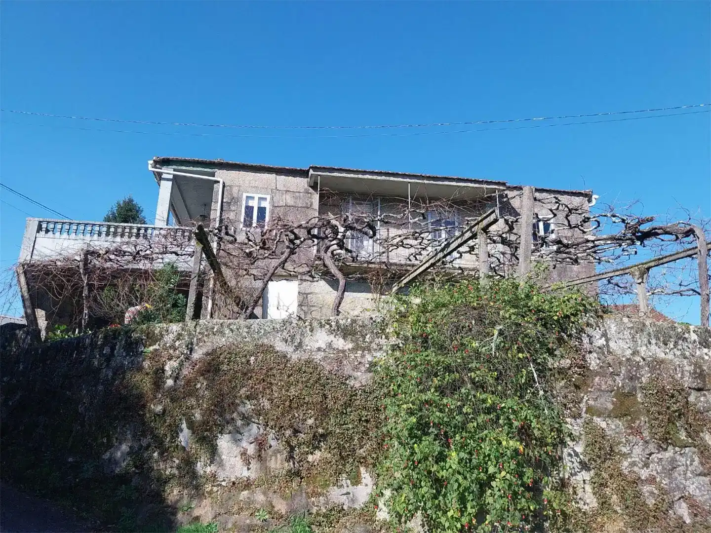 Vista exterior de Finca rústica en venda en Ponte Caldelas amb Balcó