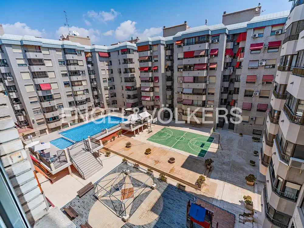 Außenansicht von Wohnung zur Miete in Alicante / Alacant mit Klimaanlage, Heizung und Terrasse
