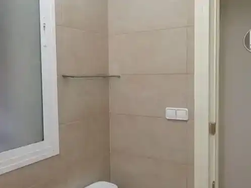 Bathroom of Flat for rent in  Madrid Capital  with Air Conditioner
