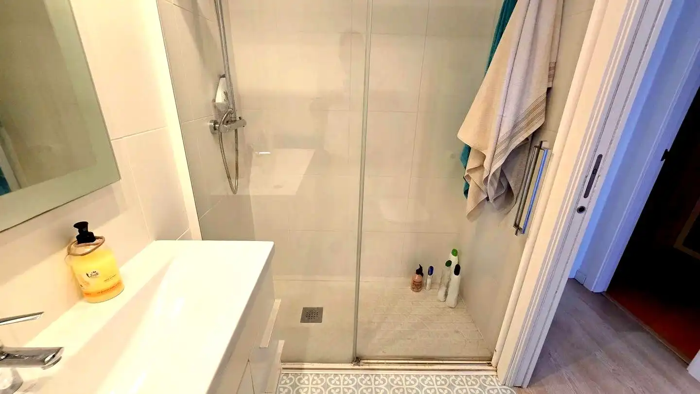 Bany de Apartament de lloguer en Gandia amb Aire condicionat, Parquet i Terrassa