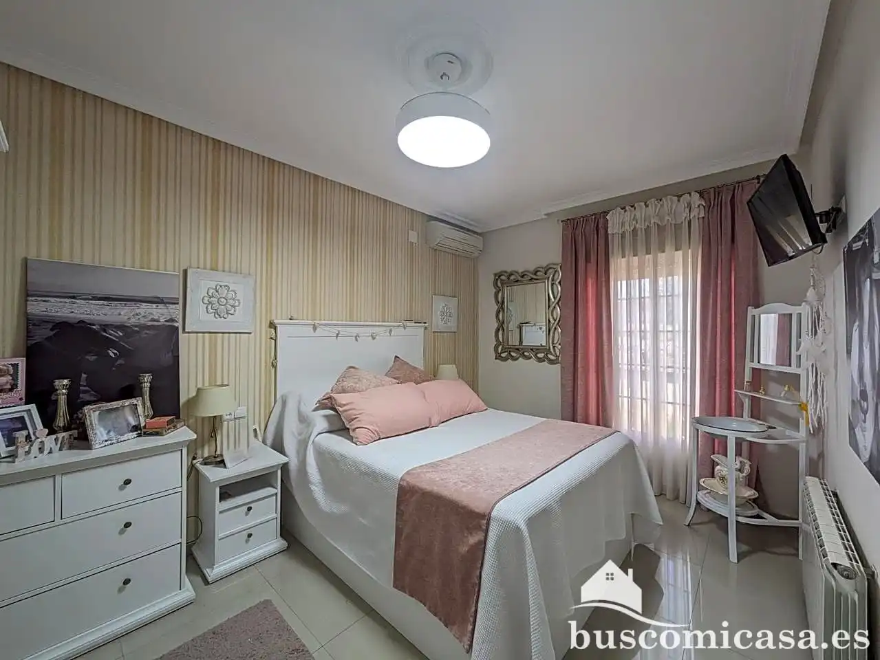 Dormitori de Casa o xalet en venda en Linares amb Aire condicionat, Calefacció i Jardí privat
