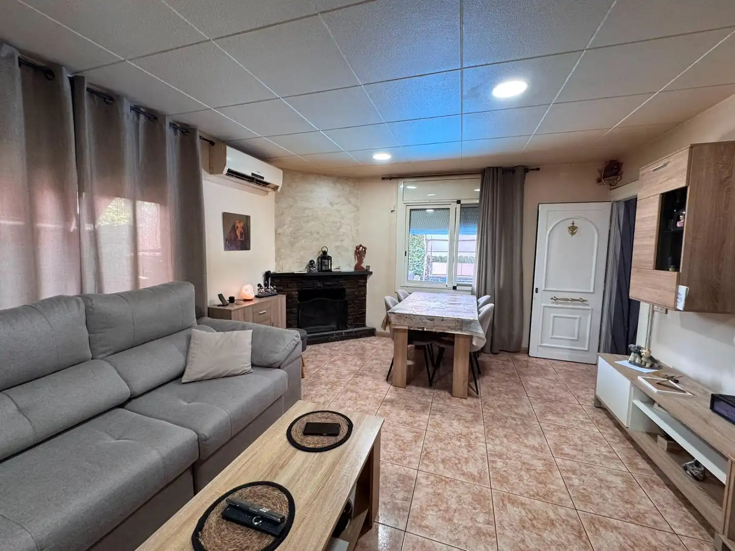 Sala de estar de Casa o chalet en venta en Riells i Viabrea con Aire acondicionado, Calefacción y Jardín privado