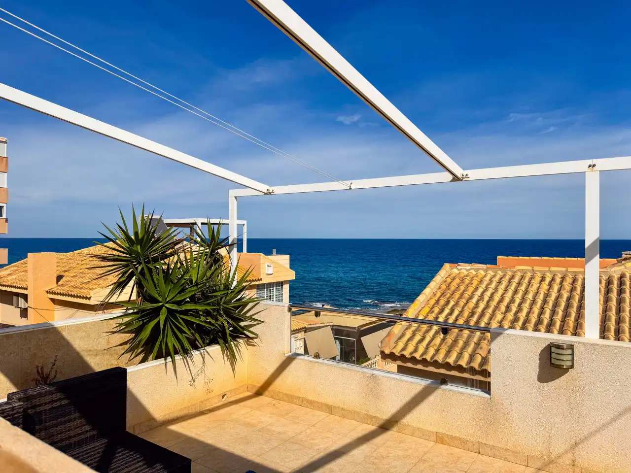 Terrassa de Casa adosada en venda en Torrevieja amb Aire condicionat, Calefacció i Jardí privat