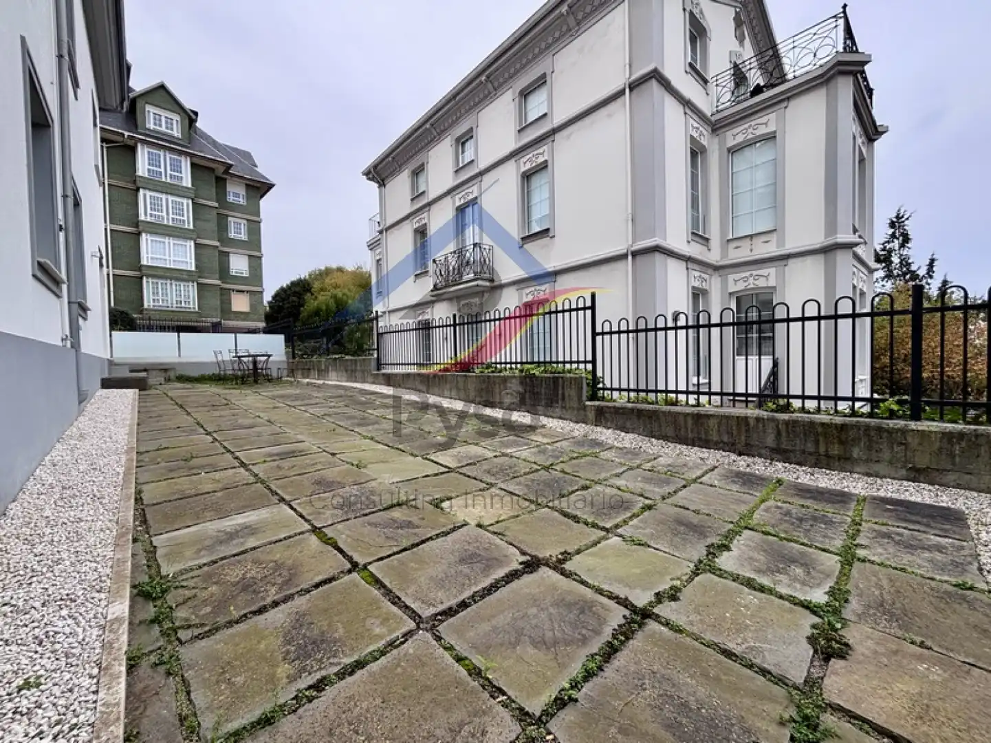 Vista exterior de Pis de lloguer en Santander amb Calefacció, Jardí privat i Parquet
