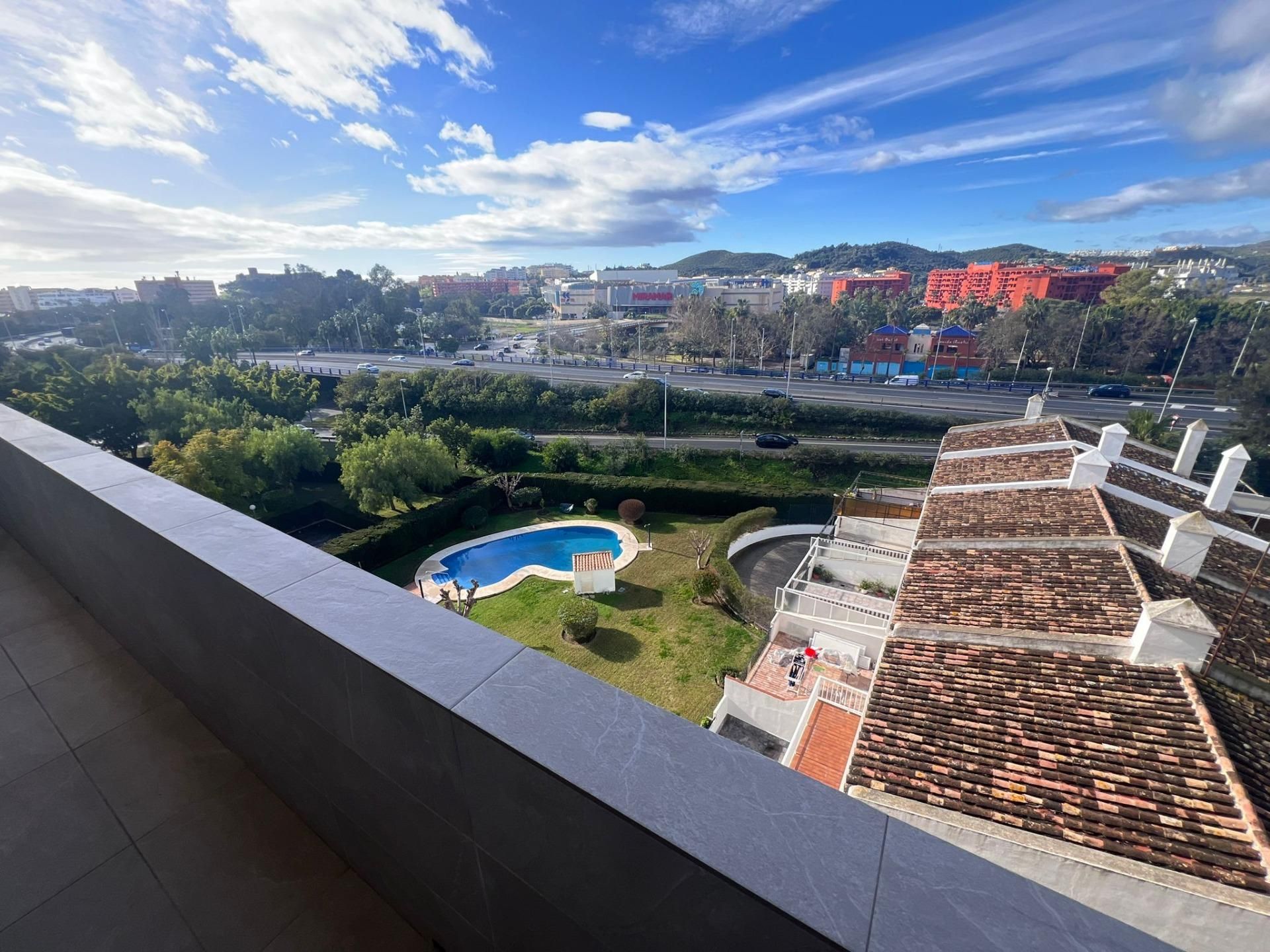 Exterior view of Flat to rent in Fuengirola  with Air Conditioner, Terrace and Community pool