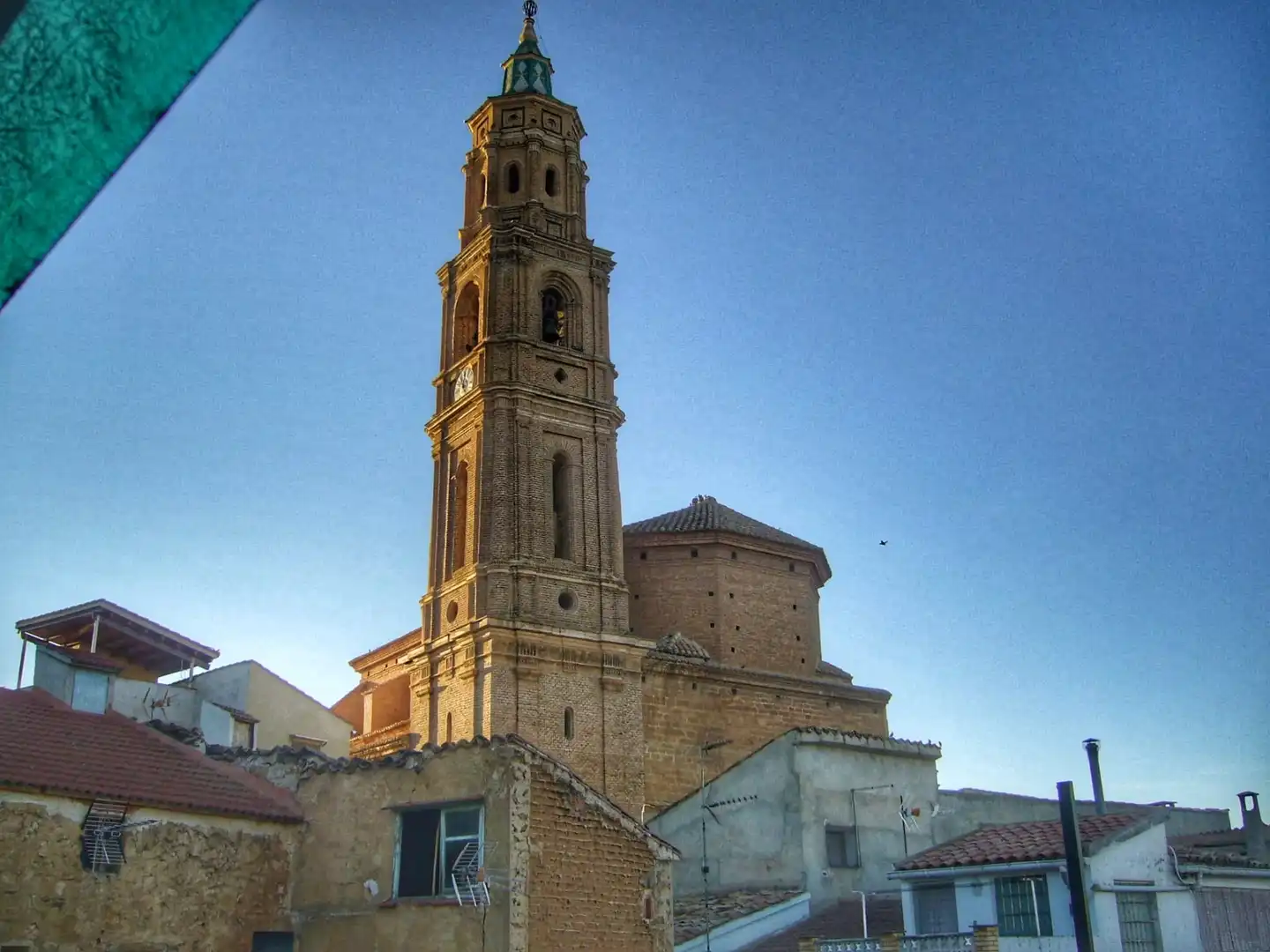 Vista exterior de Casa adosada en venda en Alloza amb Terrassa