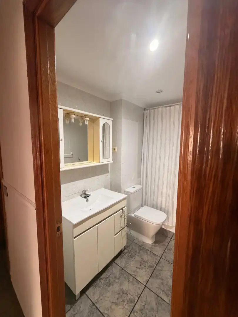 Badezimmer von Wohnung zum Verkauf in Sagunto / Sagunt mit Möbliert, Ofen und Waschmaschine
