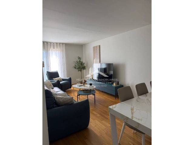 Piso en Venta en Avenida Camp de Morvedre en Ciutat del Transport - La Salera