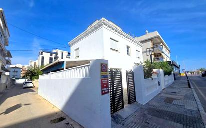 Vista exterior de Casa o xalet de lloguer en Gandia amb Terrassa