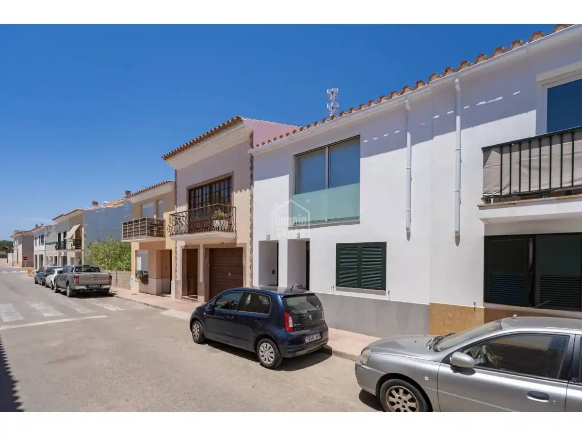 Vista exterior de Apartament en venda en Sant Lluís amb Terrassa