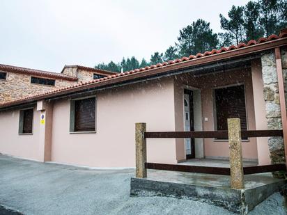 Vista exterior de Casa adosada en venda en Dumbría