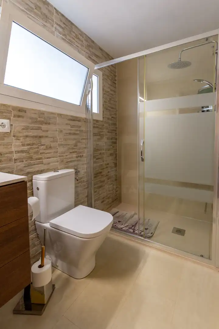 Baño de Casa adosada en venta en Castelldefels con Aire acondicionado, Calefacción y Terraza