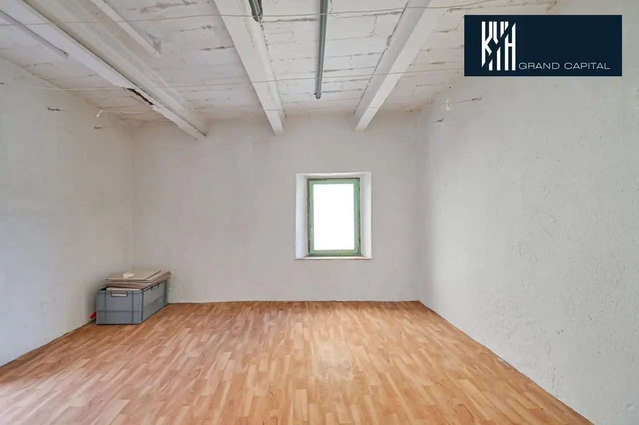 Wohnzimmer von Erdgeschoss zum Verkauf in Salt mit Heizung und Abstellraum