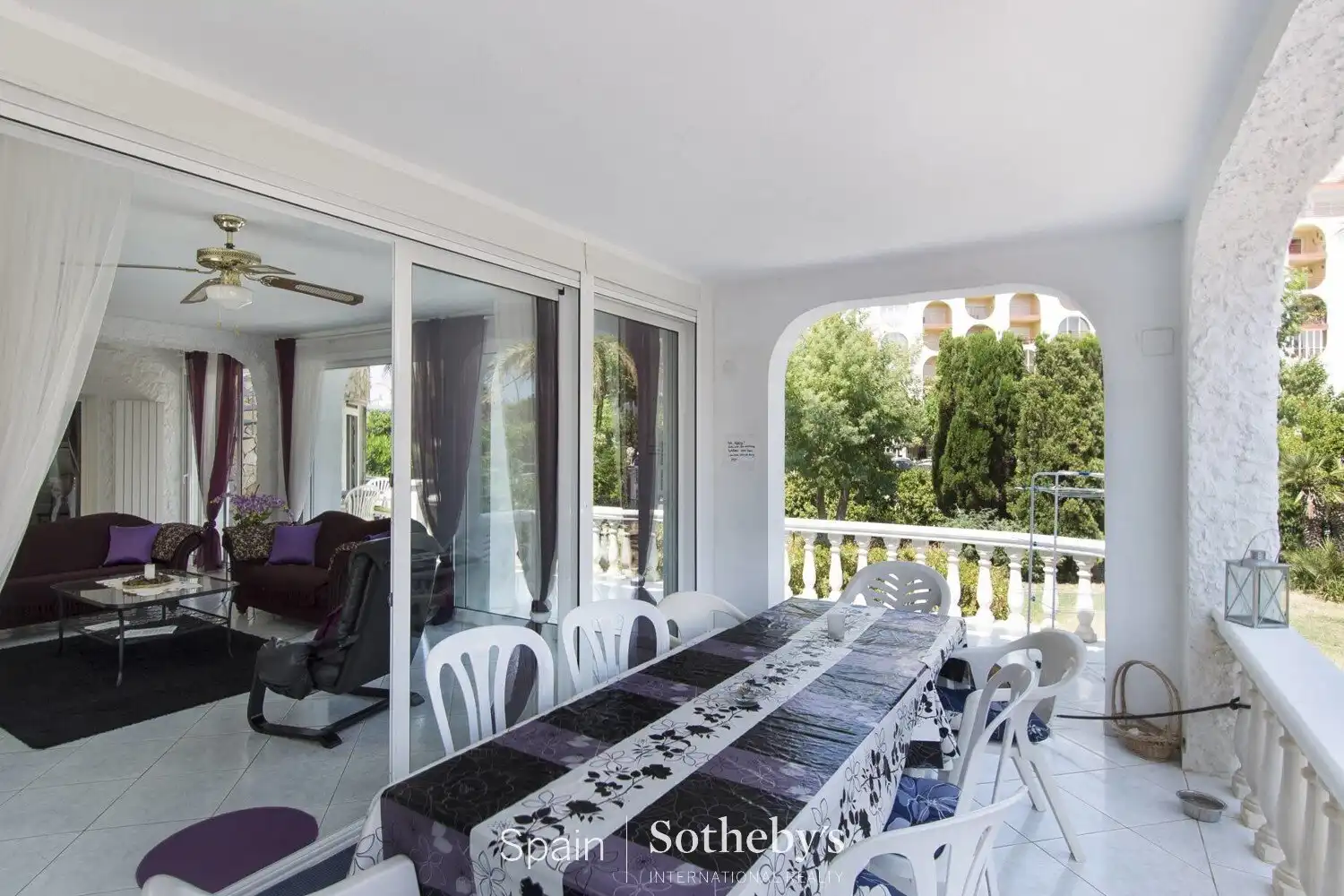 Casa amb piscina en venda a Carrer Badia, imagen 3