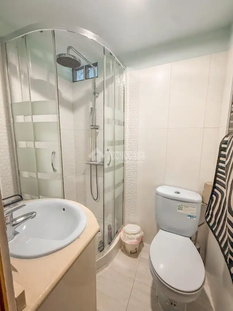 Baño de Piso en venta en Parla con Aire acondicionado y Calefacción