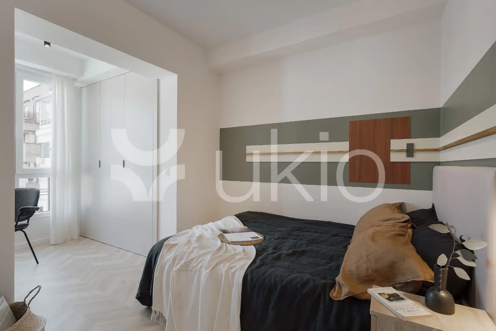 Dormitori de Apartament de lloguer en Madrid amb Aire condicionat, Calefacció i Moblat