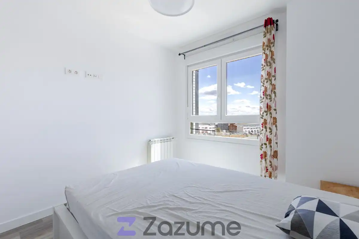 Schlafzimmer von Wohnung zur Miete in Madrid mit Klimaanlage, Privatgarten und Schwimmbad