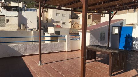 Se vende bonita casa en Itrabo, con tres dormitorios, salón, cocina, comedor, baño y terraza muy soleada con vistas a la montaña.L
