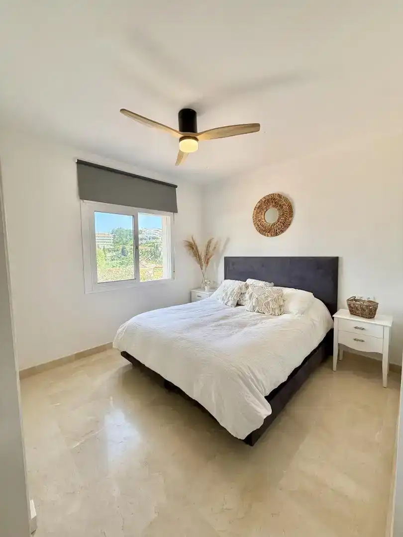 Dormitori de Casa o xalet en venda en Mijas amb Aire condicionat, Piscina i Balcó