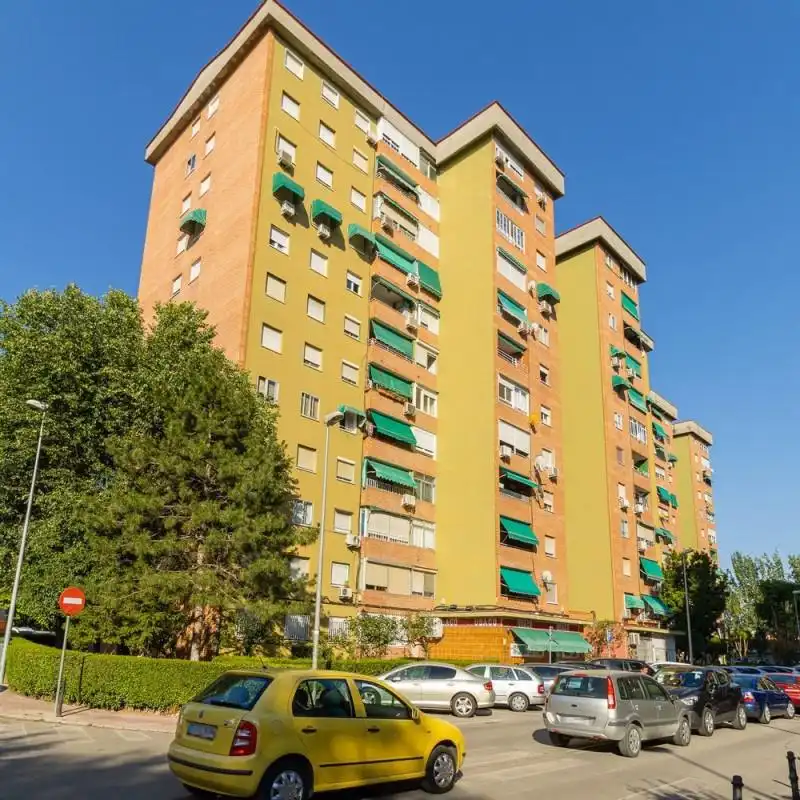 Vista exterior de Piso de alquiler en Alcalá de Henares con Calefacción, Terraza y Amueblado