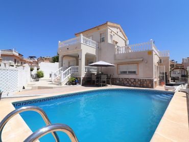 Detached house with pool for sale in Benijófar