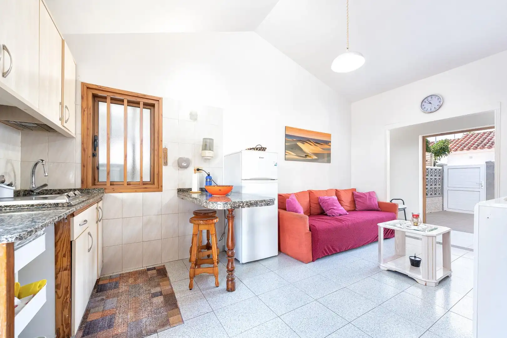 Sala de estar de Casa adosada en venta en San Bartolomé de Tirajana con Terraza, Amueblado y Piscina comunitaria