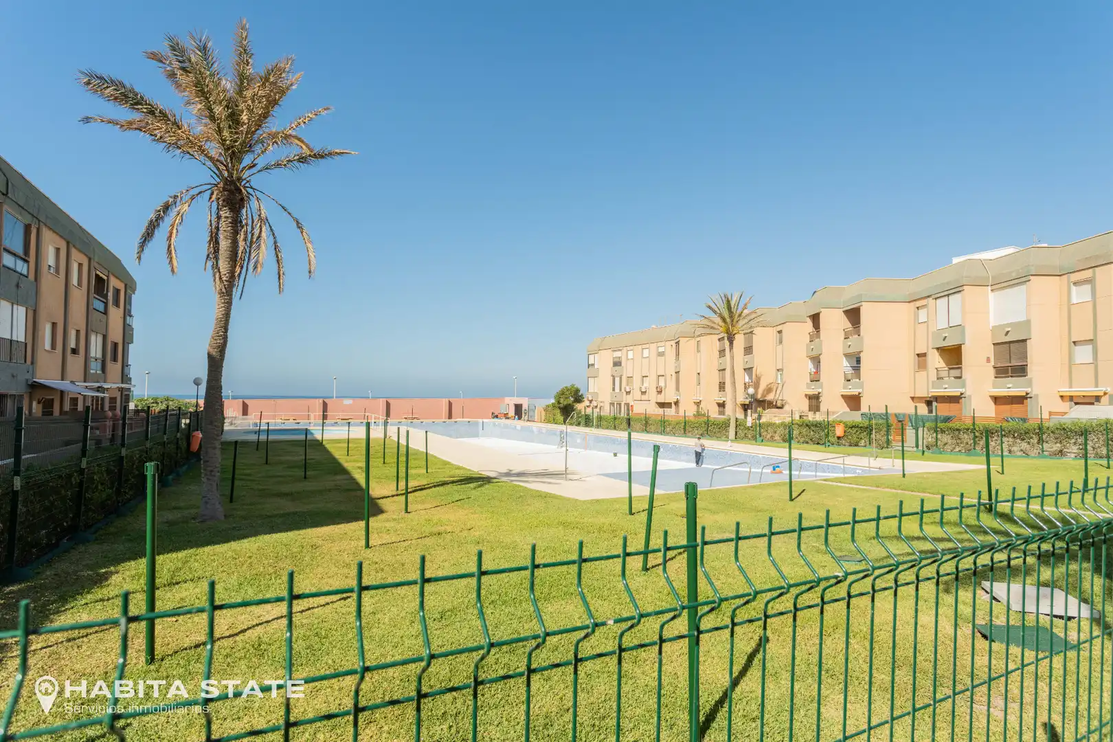 Piscina de Apartamento en venta en Almería con Aire acondicionado, Calefacción y Terraza