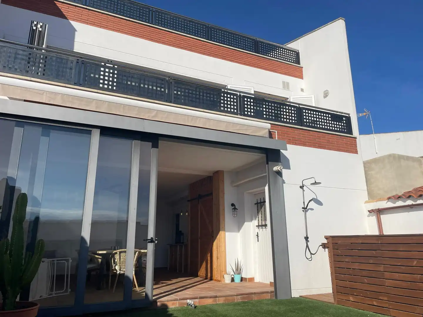 Vista exterior de Casa adosada en venda en La Nou de Gaià amb Jardí privat, Terrassa i Piscina