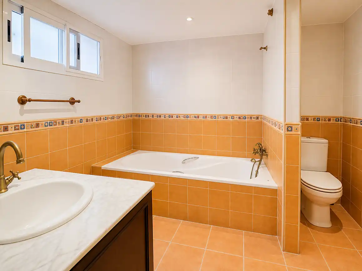 Bathroom of Houses for rent in La Nucia  with Air Conditioner, Terrace and Swimming Pool
