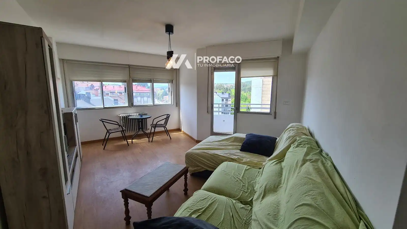 Vista exterior de Piso en venta en O Carballiño   con Amueblado