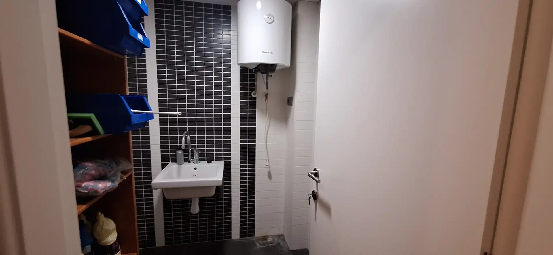 Bathroom of Industrial buildings for rent in La Pobla de Farnals