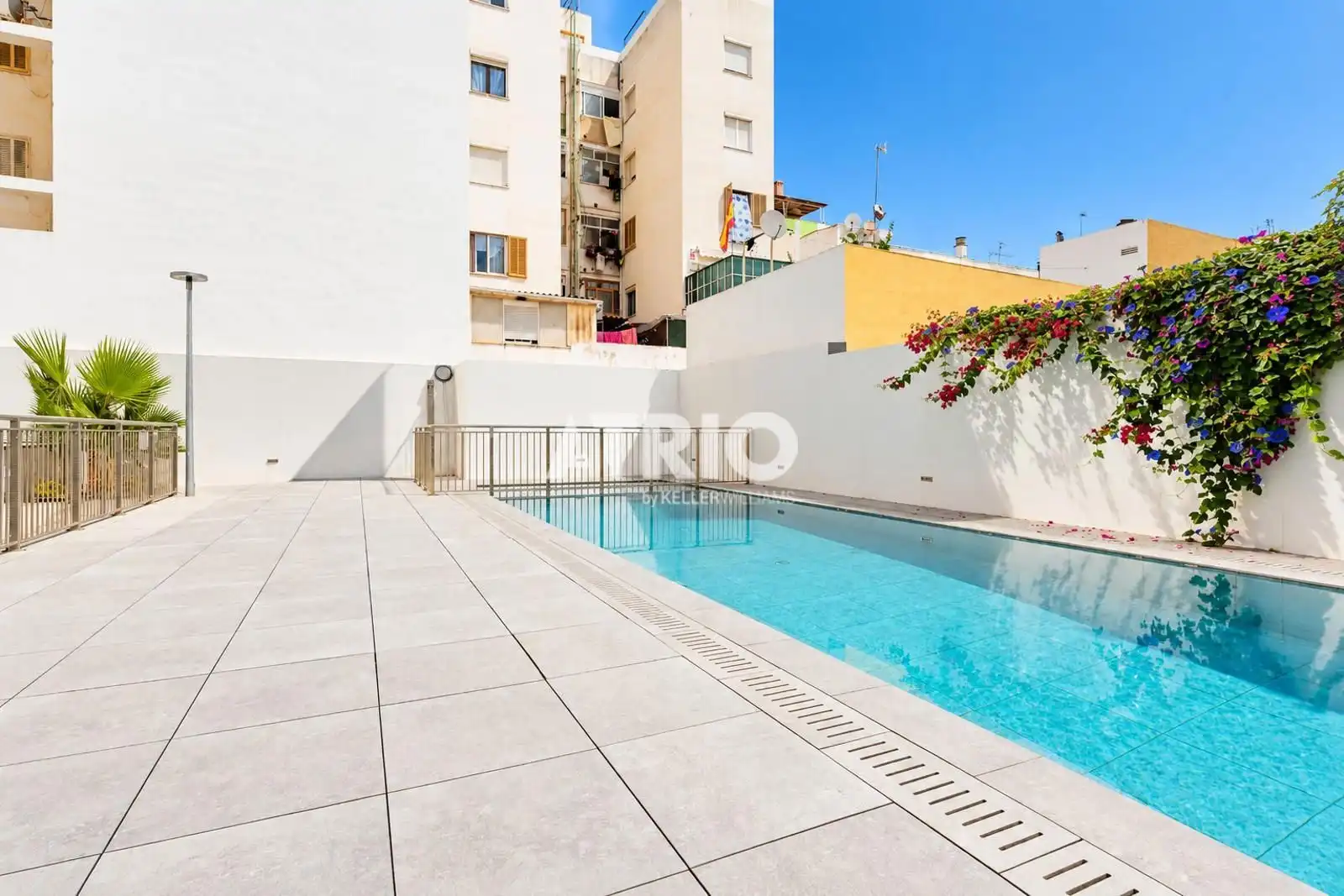 Flat with pool for sale in Llevant