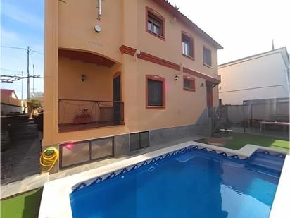 Swimming pool of House or chalet for sale in Pacs del Penedès  with Air Conditioner, Heating and Oven