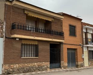 Vista exterior de Casa o xalet en venda en La Villa de Don Fadrique amb Jardí privat, Terrassa i Traster