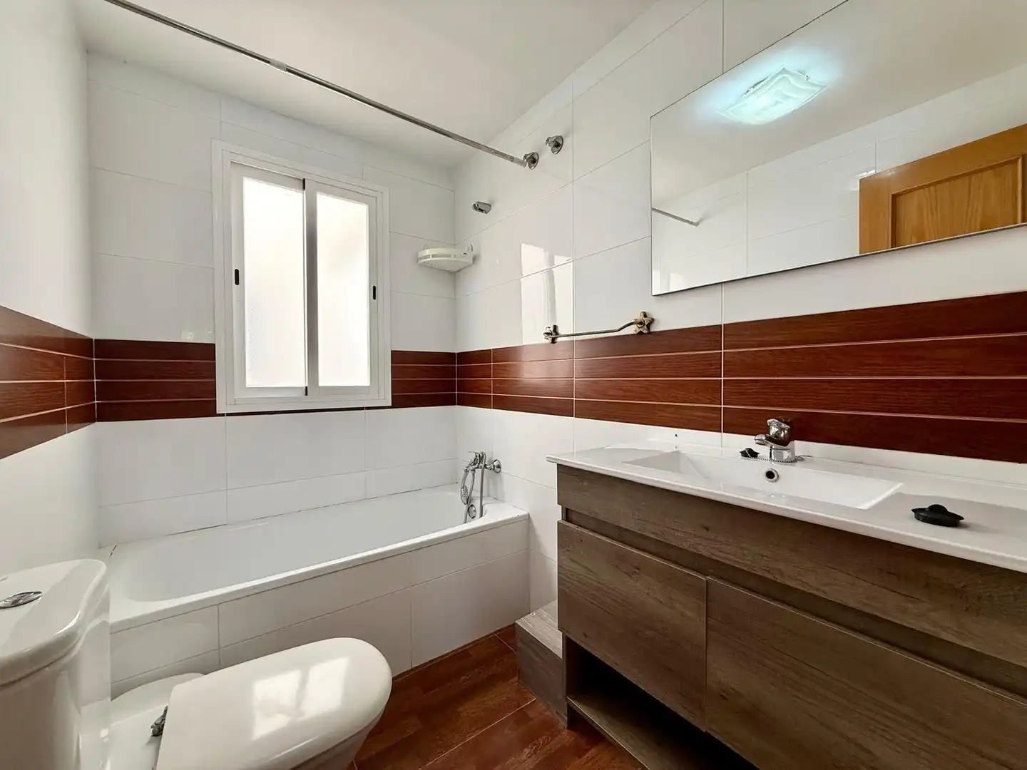 Badezimmer von Wohnung zum Verkauf in Roquetas de Mar mit Alarm