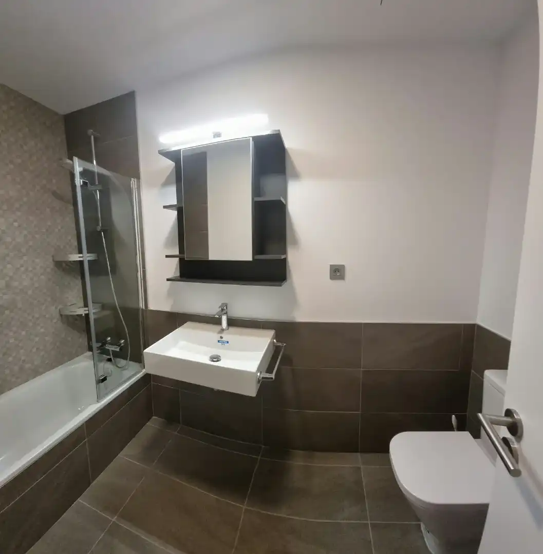 Badezimmer von Wohnung zur Miete in Entrenúcleos