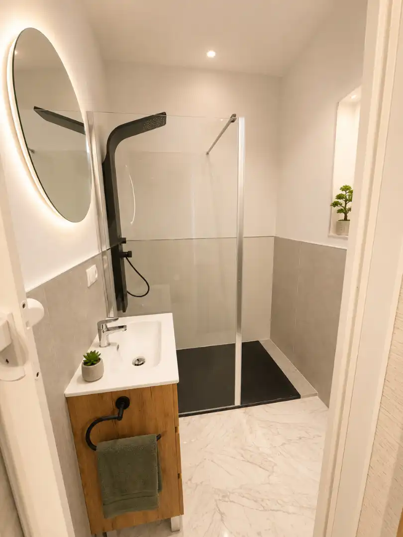 Bathroom of Study for share in Sevilla  with Air Conditioner, Heating and Furnished