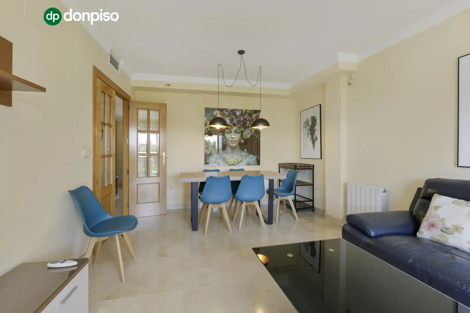 Menjador de Apartament en venda en Granada amb Piscina comunitària