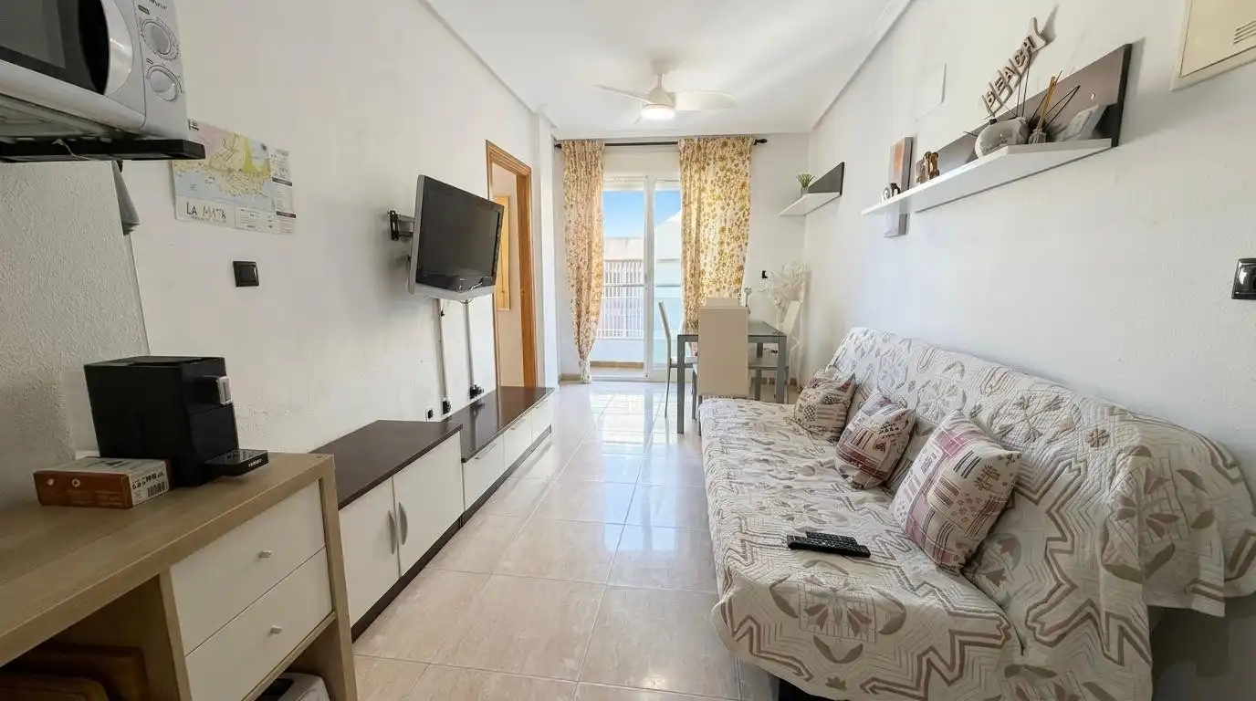 Sala d'estar de Apartament de lloguer en Torrevieja amb Aire condicionat, Calefacció i Terrassa